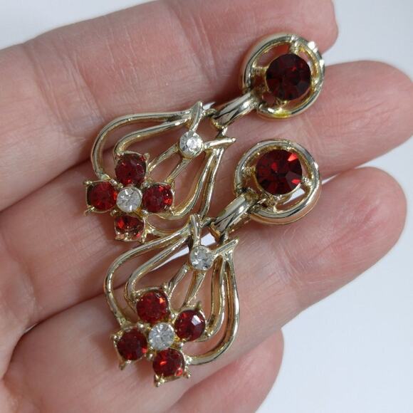 Vintage Gold & Red Rhinestone Floral Earrings, Screw Back, Mid-Century, 1 1/2 In - Picture 3 of 10